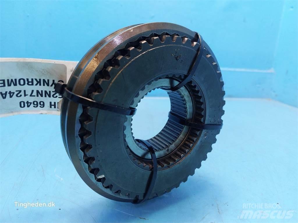 New Holland 6640 Μετάδοση