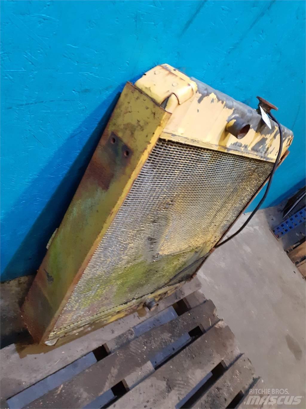 New Holland 8055 Καλοριφέρ