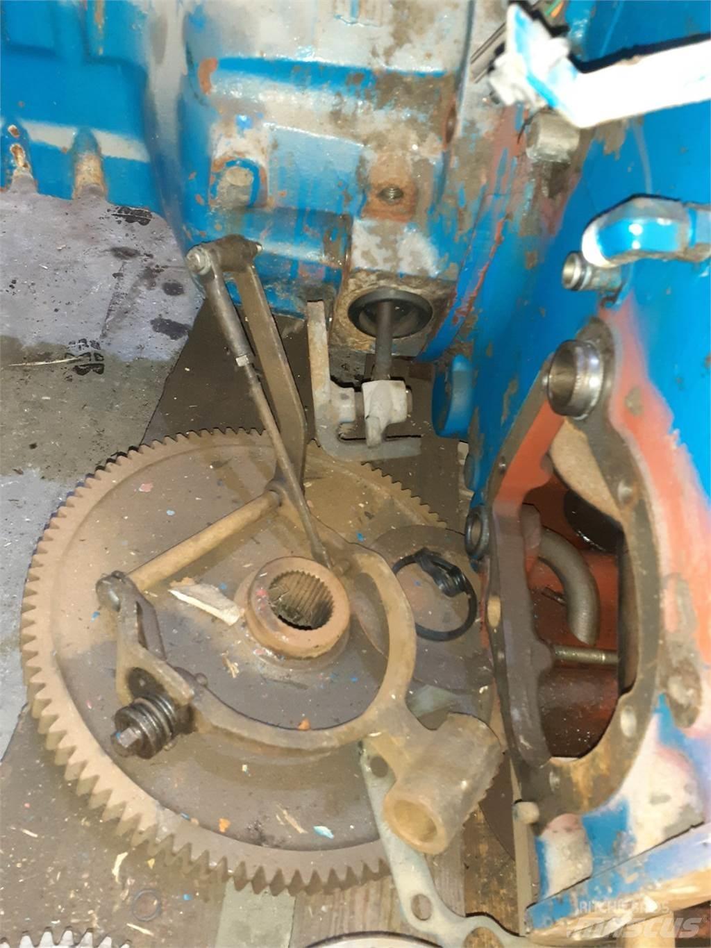 New Holland 8340 Μετάδοση