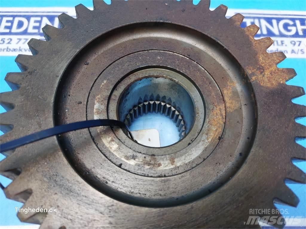 New Holland 8870 Μετάδοση