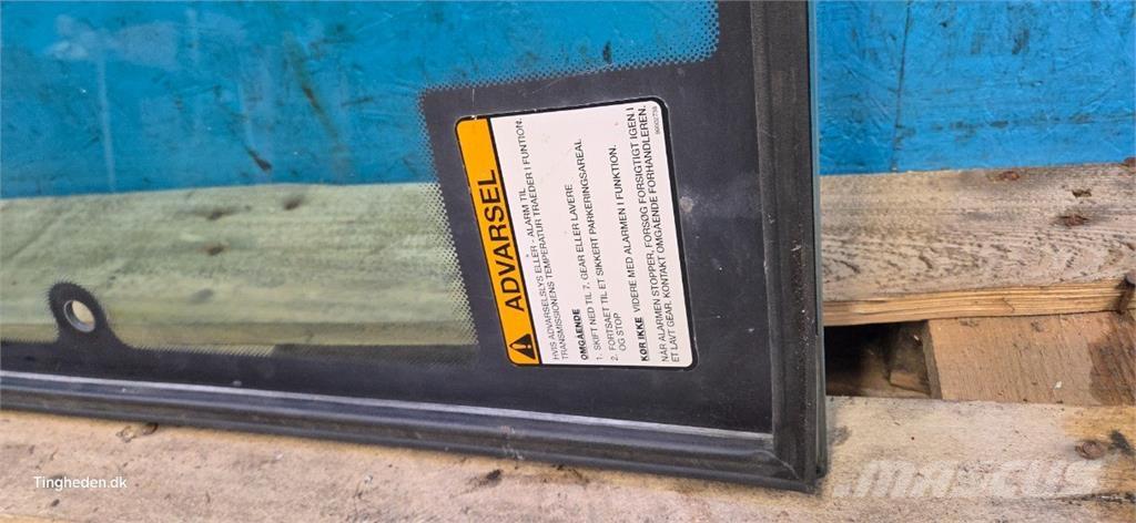 New Holland 8970 Καμπίνες και εσωτερικό