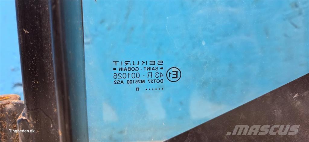 New Holland TX68 Καμπίνες και εσωτερικό