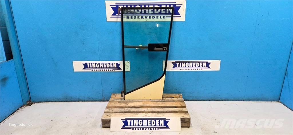 New Holland TX68 Καμπίνες και εσωτερικό