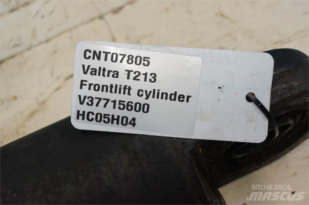Valtra T213 Εξαρτήματα εμπρόσθιων φορτωτών