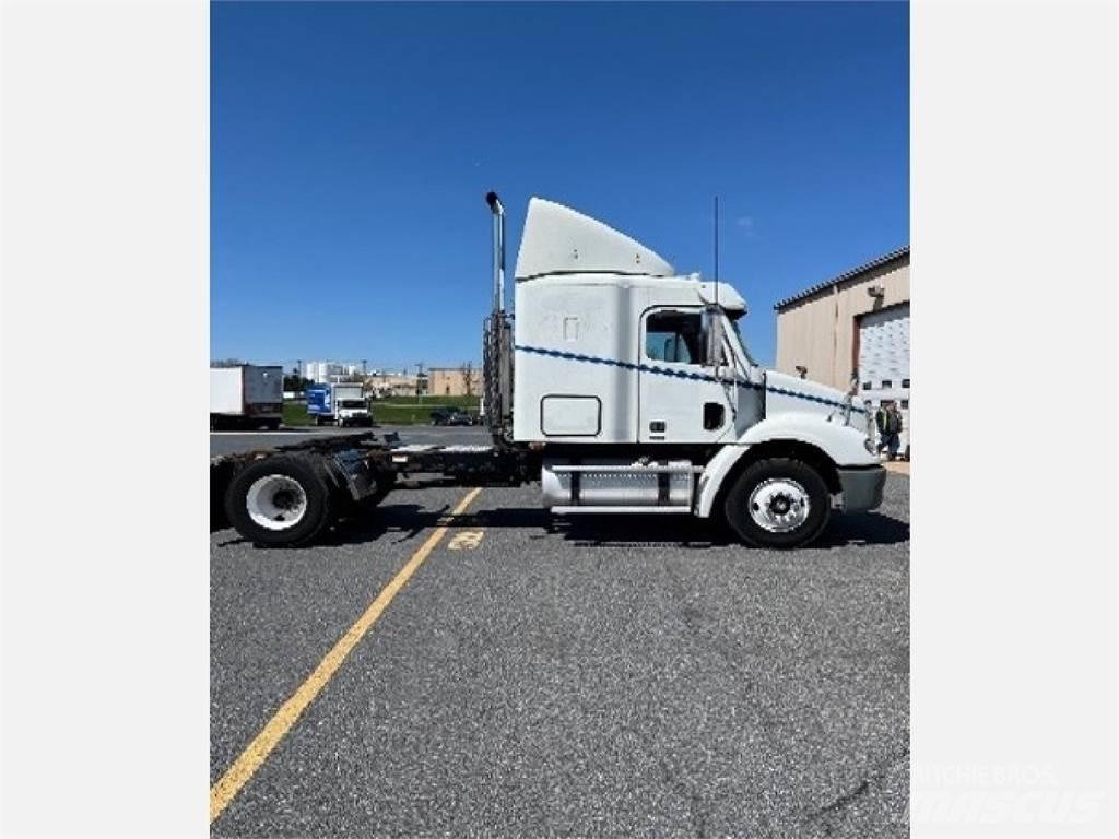 Freightliner CL112G Τράκτορες
