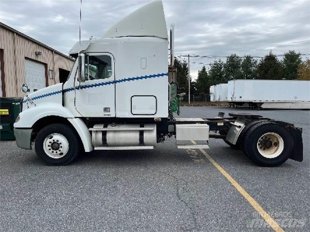 Freightliner CL112G Τράκτορες