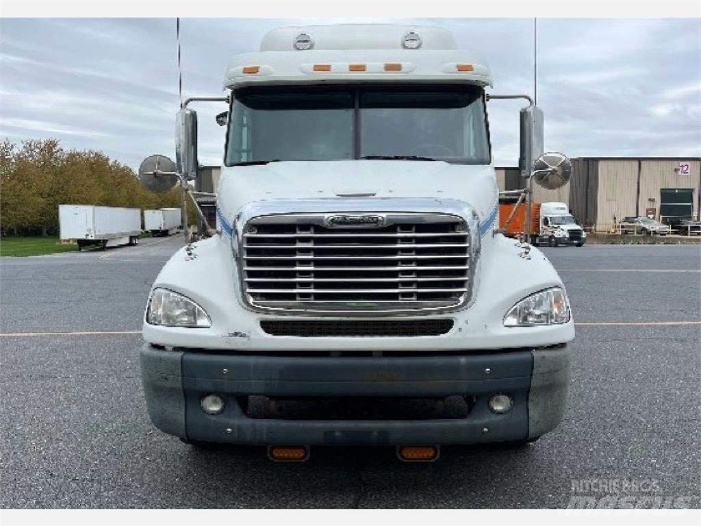 Freightliner CL112G Τράκτορες