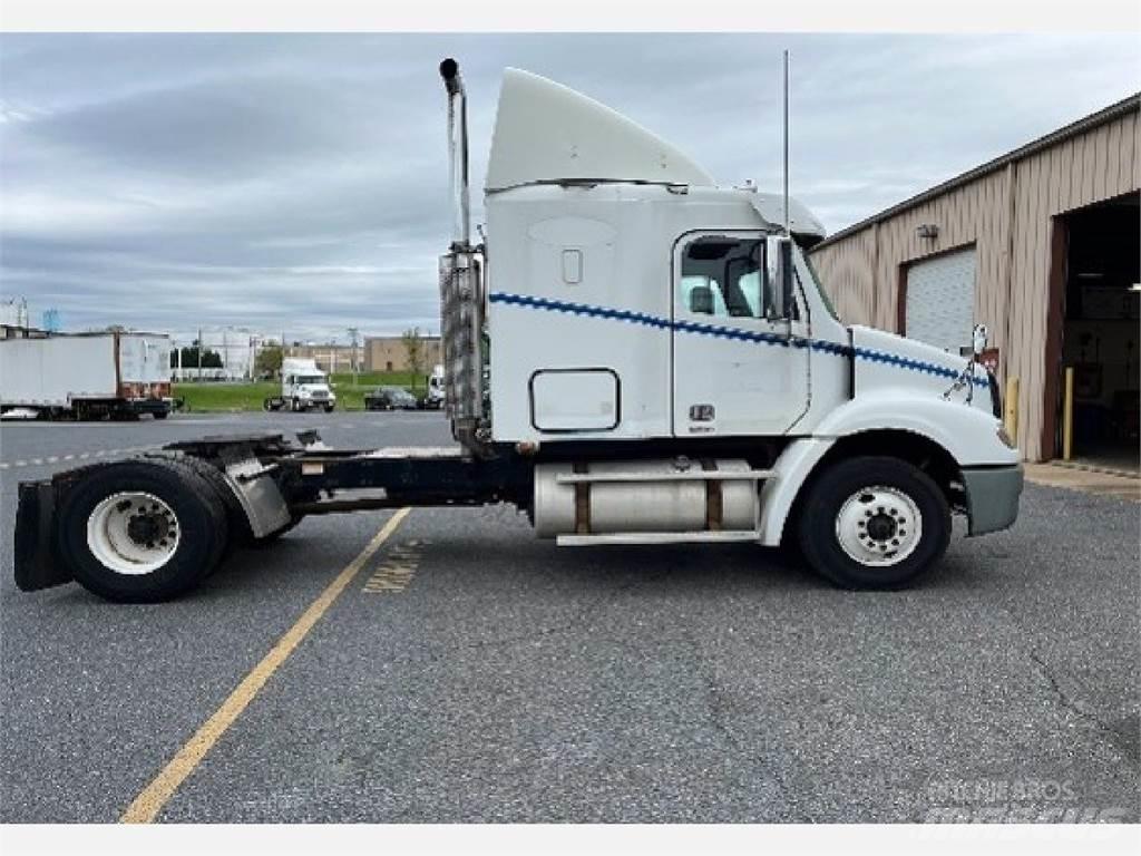 Freightliner CL112G Τράκτορες