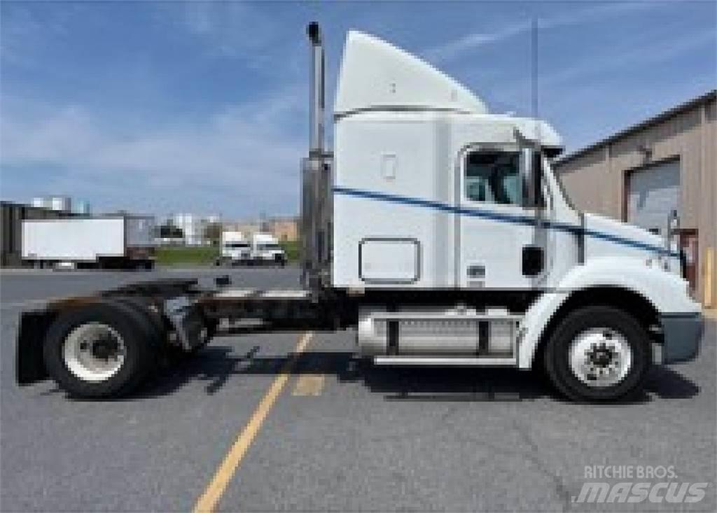 Freightliner CL112G Τράκτορες