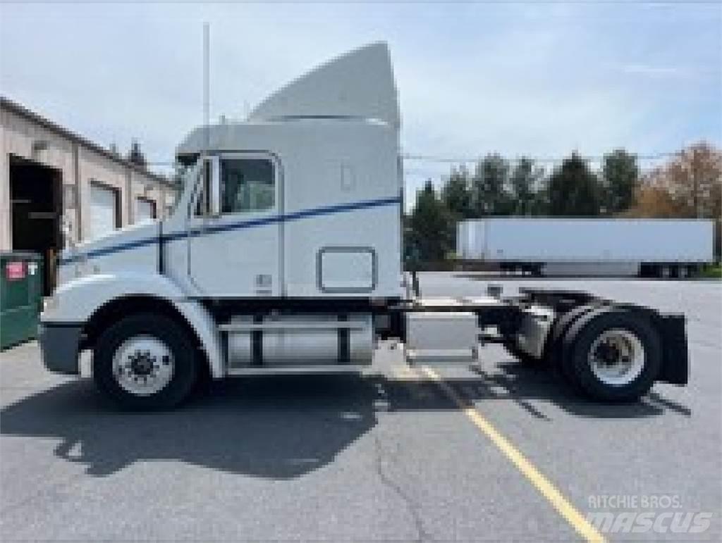 Freightliner CL112G Τράκτορες
