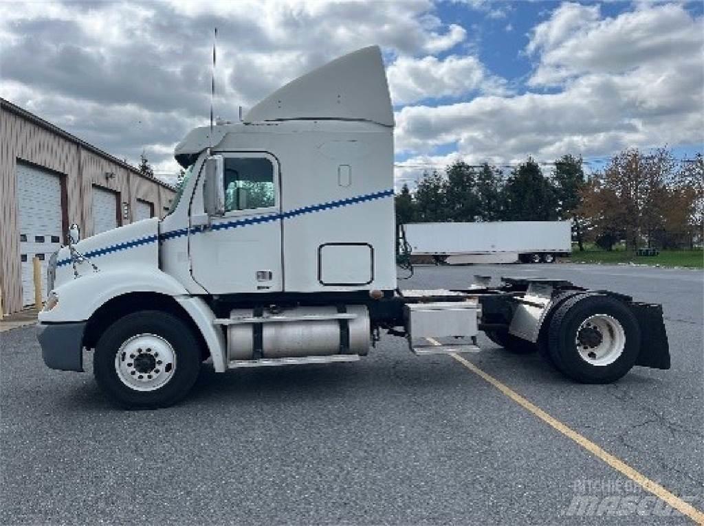 Freightliner CL112G Τράκτορες