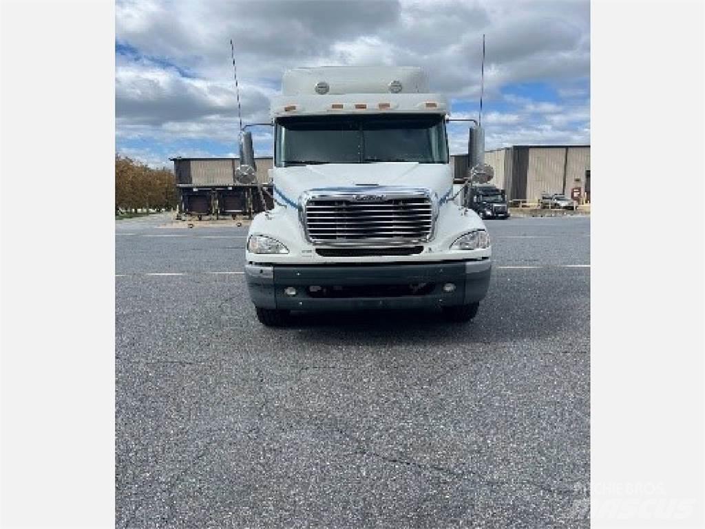 Freightliner CL112G Τράκτορες