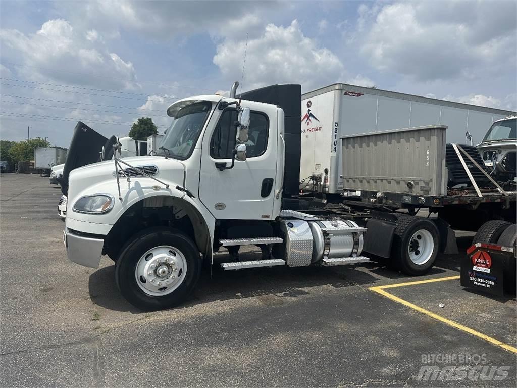 Freightliner M2 106 Τράκτορες