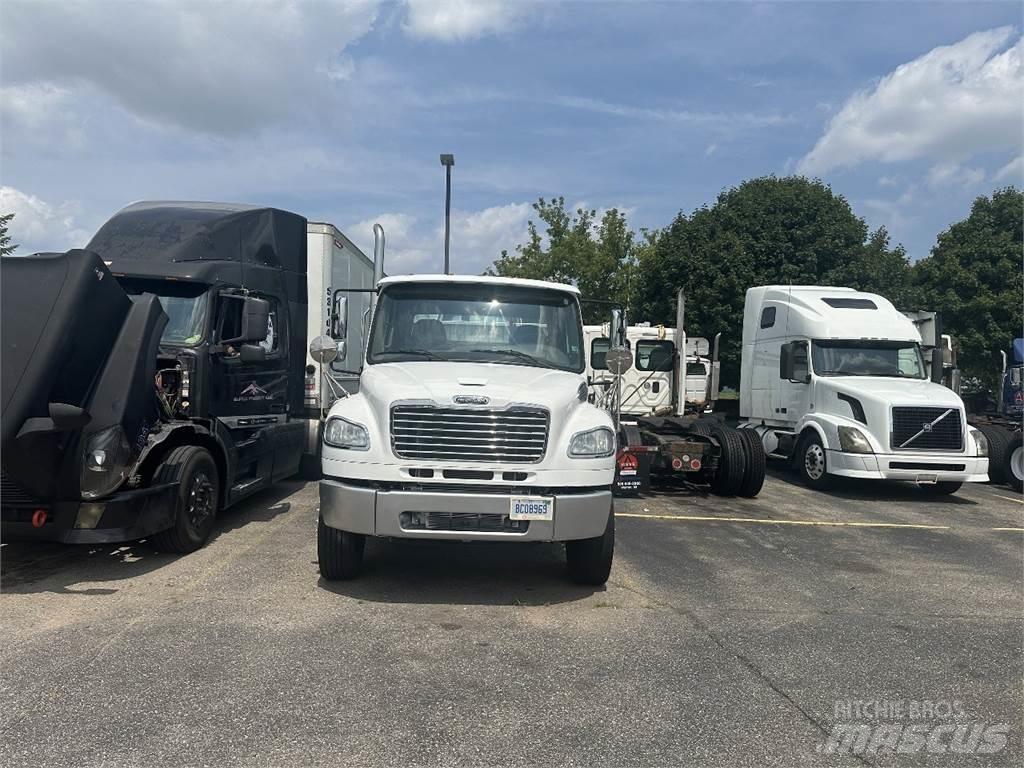Freightliner M2 106 Τράκτορες
