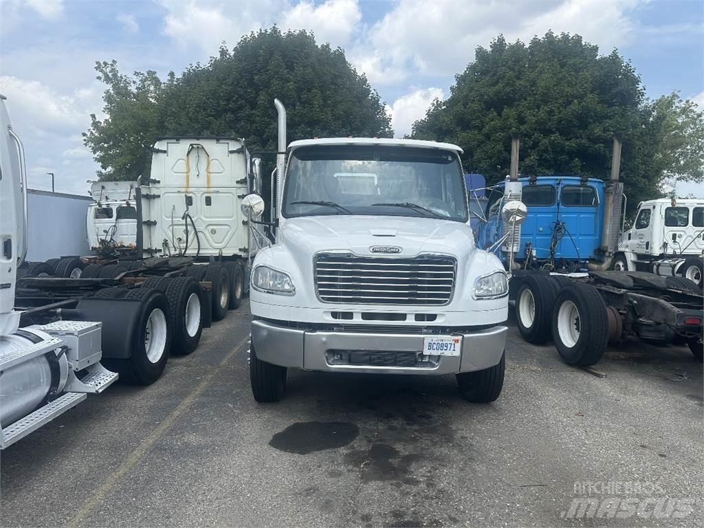 Freightliner M2 106 Τράκτορες