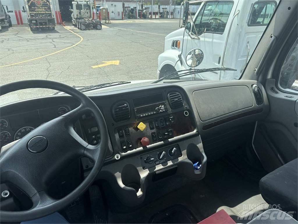 Freightliner M2 106 Τράκτορες