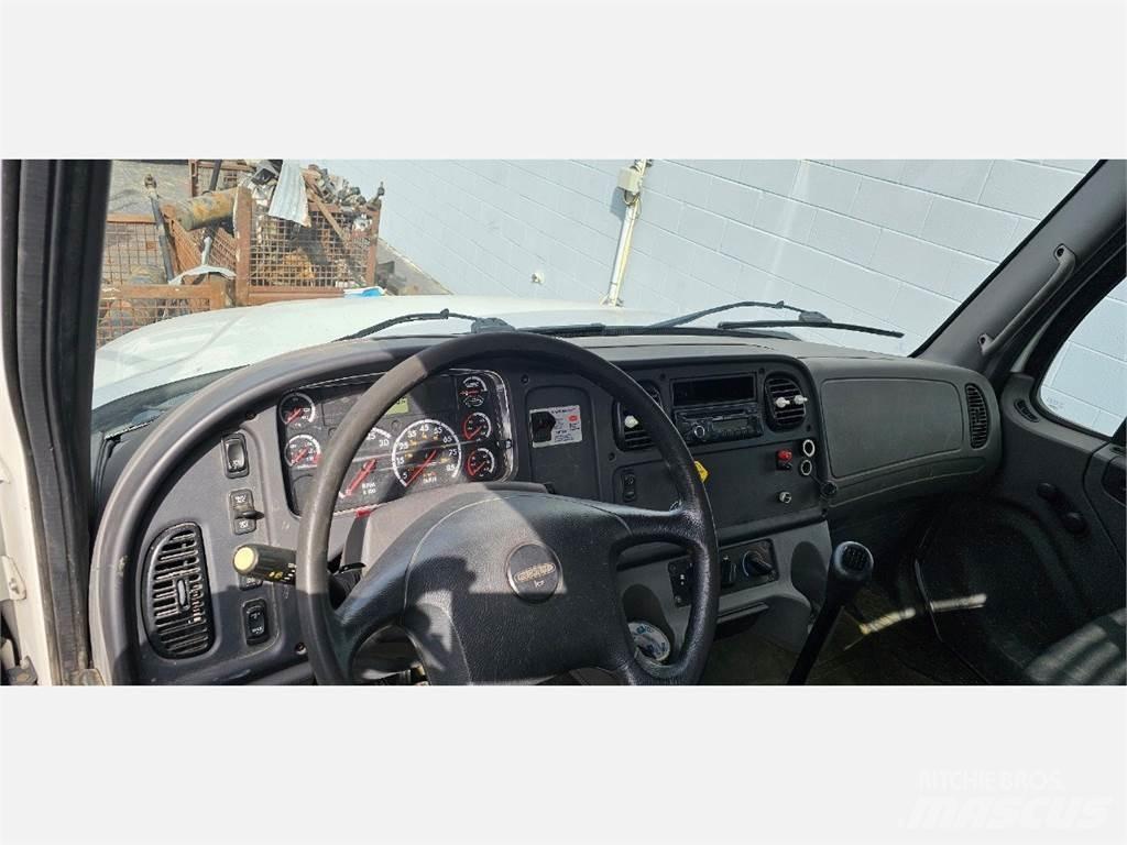 Freightliner M2 106 Φορτηγά Kαρότσα με ανοιγόμενα πλαϊνά