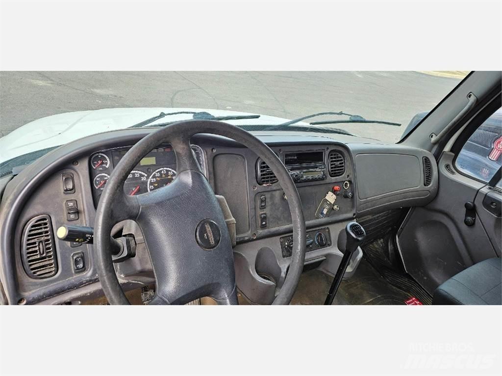 Freightliner M2 106 Φορτηγά Kαρότσα με ανοιγόμενα πλαϊνά