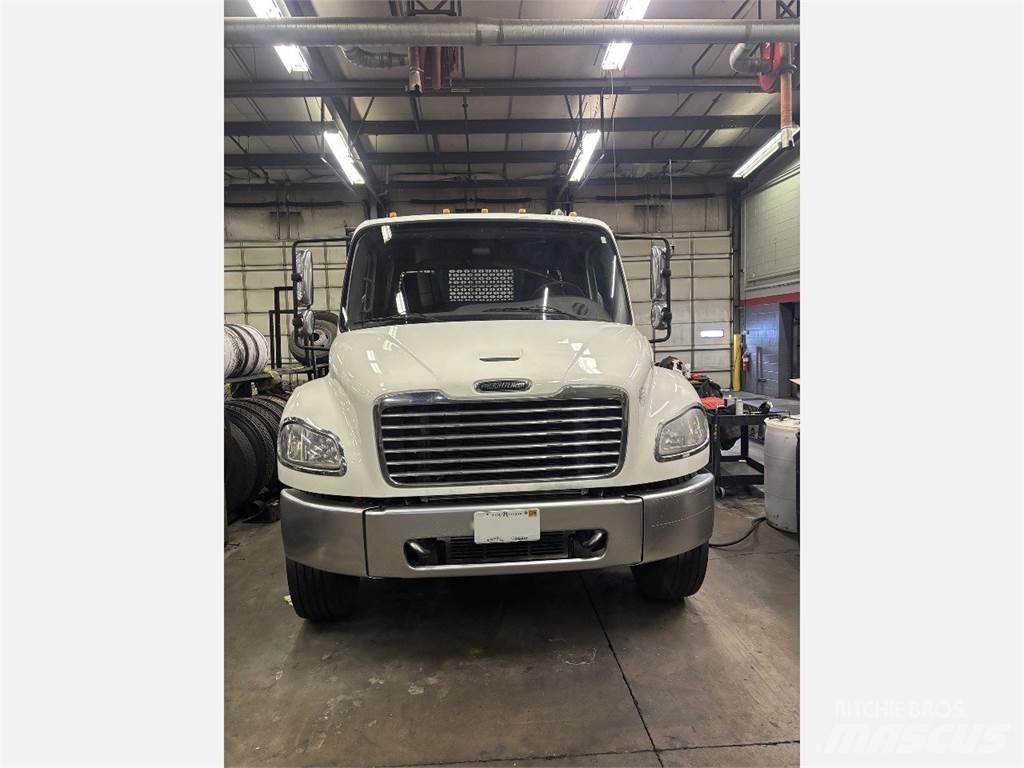 Freightliner M2 106 Φορτηγά Kαρότσα με ανοιγόμενα πλαϊνά