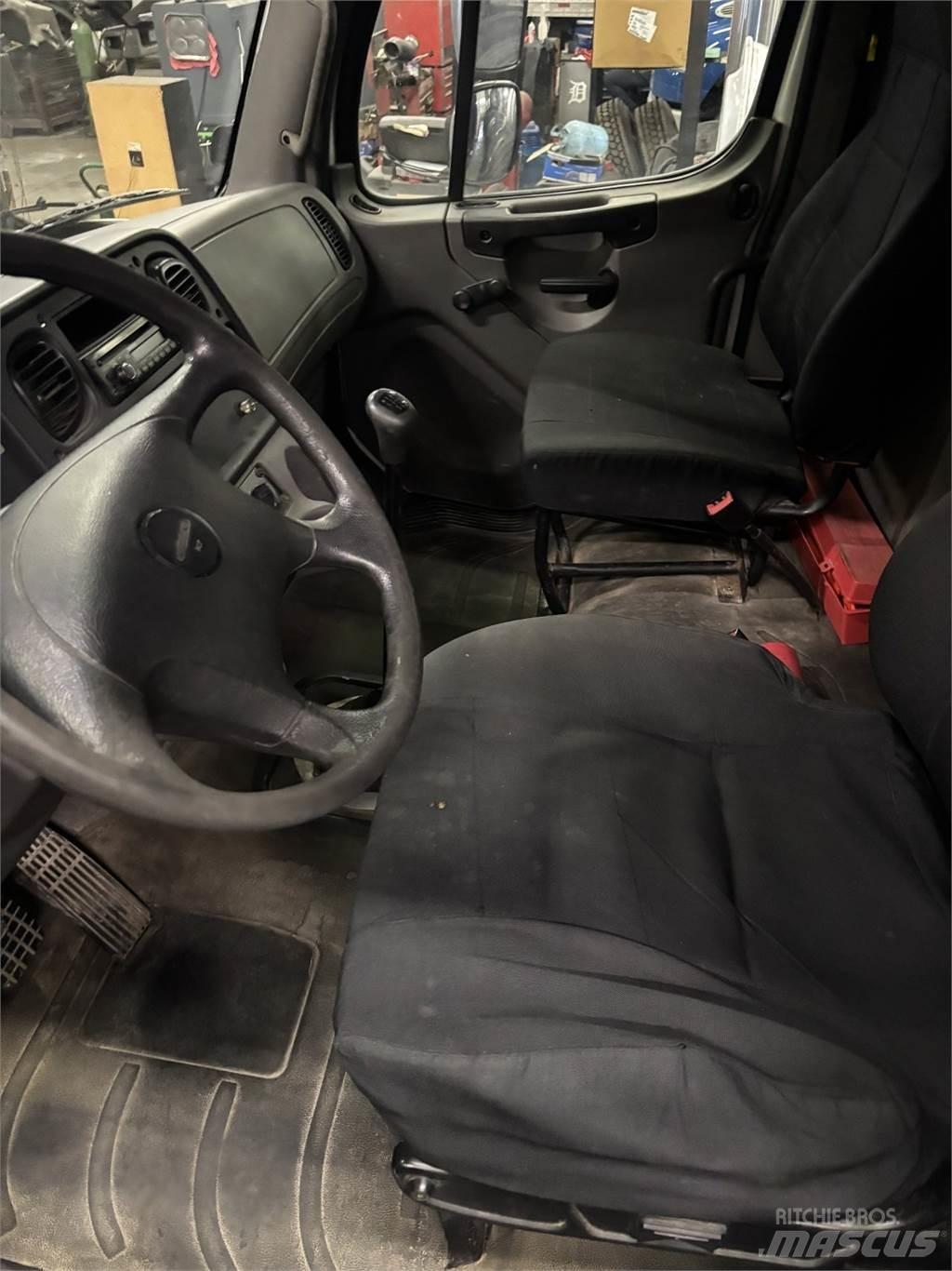 Freightliner M2 106 Φορτηγά Kαρότσα με ανοιγόμενα πλαϊνά