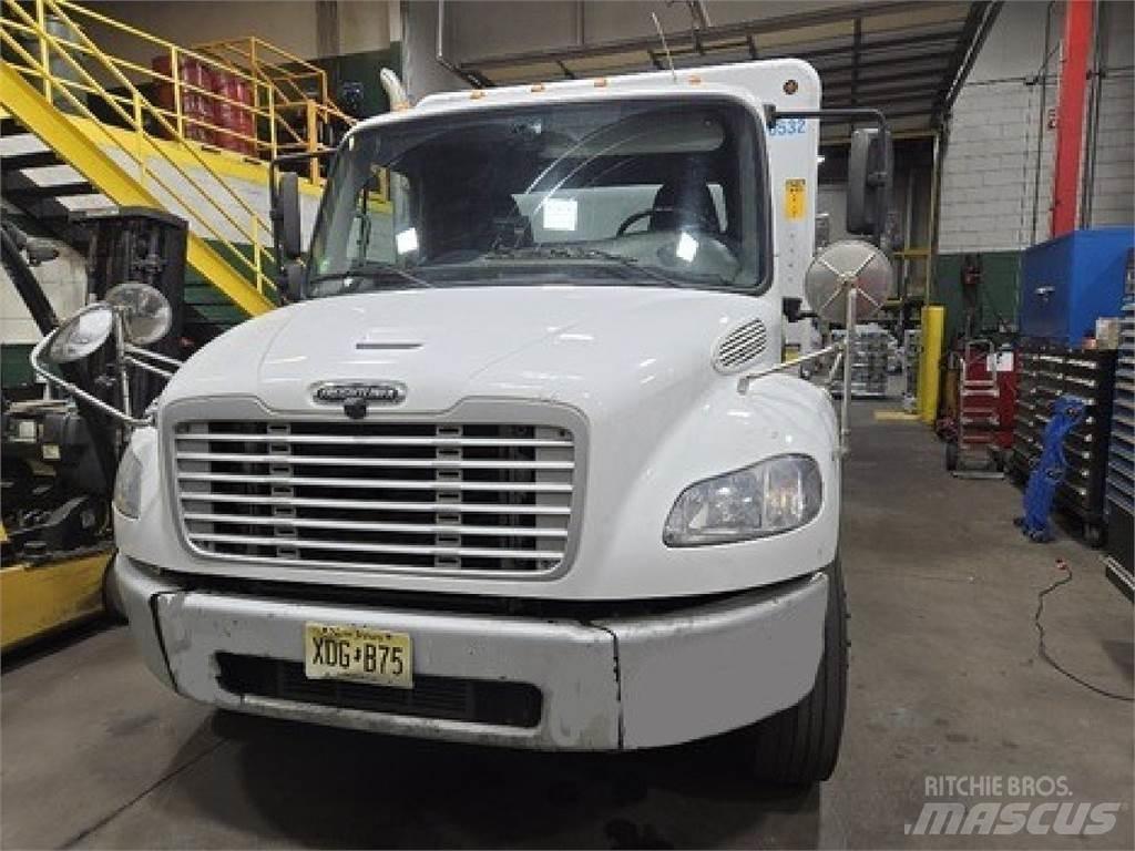 Freightliner M2106 Φορτηγά μεταφοράς ποτών
