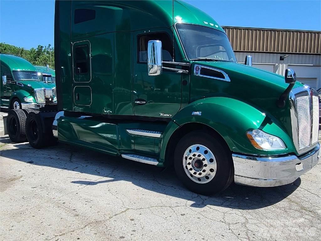 Kenworth T680 Τράκτορες