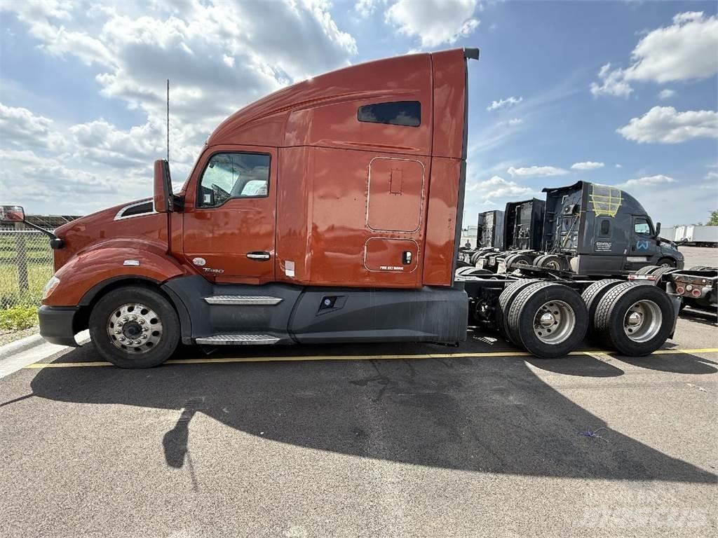 Kenworth T680 Τράκτορες