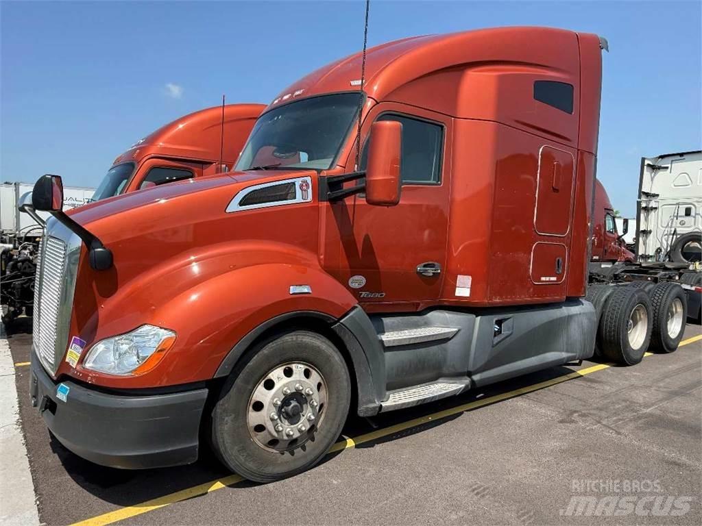Kenworth T680 Τράκτορες