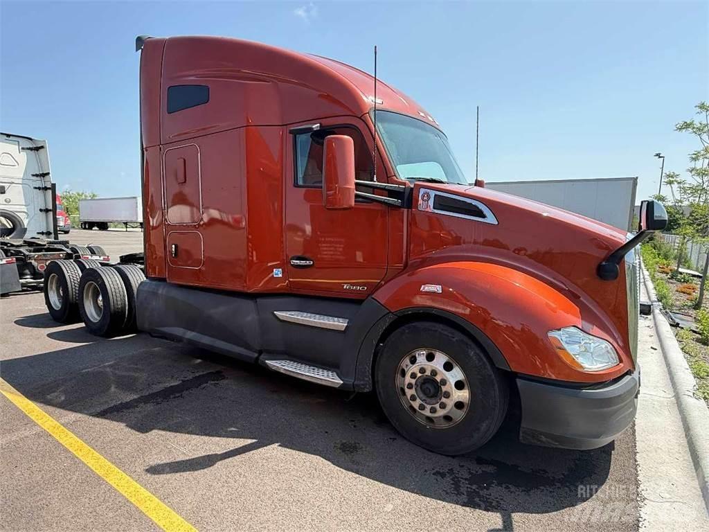 Kenworth T680 Τράκτορες