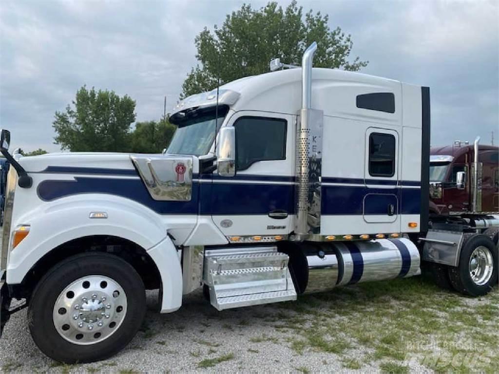 Kenworth W990 Τράκτορες