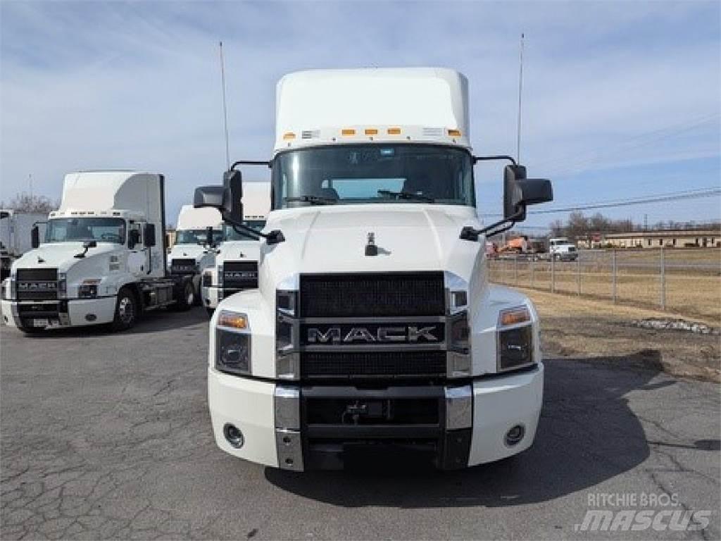 Mack AN64T Τράκτορες