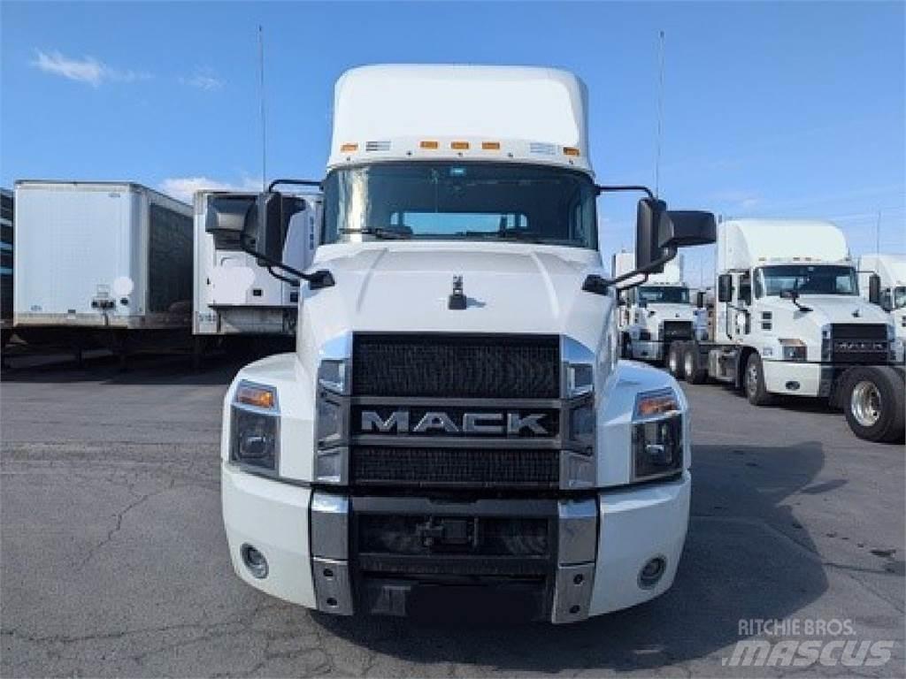Mack AN64T Τράκτορες