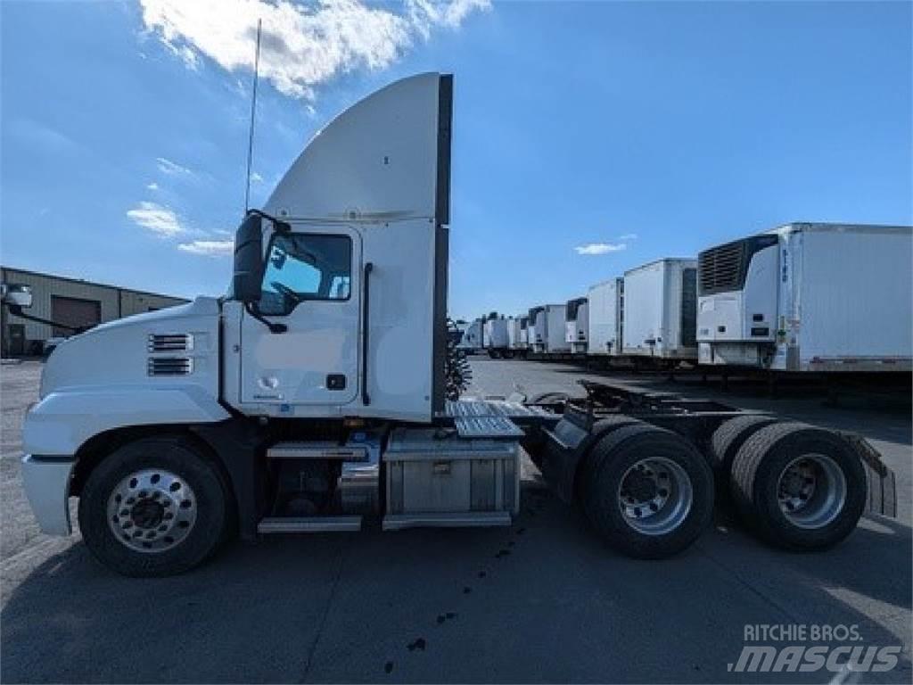 Mack AN64T Τράκτορες