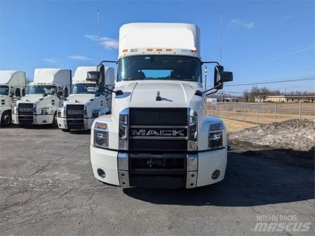 Mack AN64T Τράκτορες