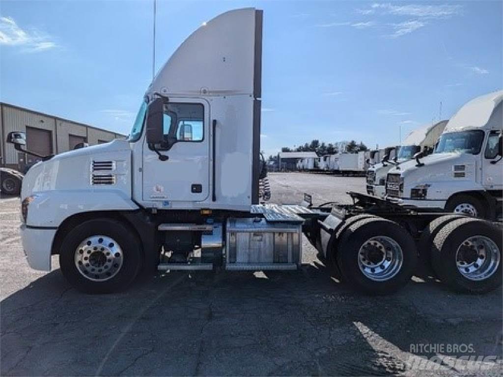 Mack AN64T Τράκτορες