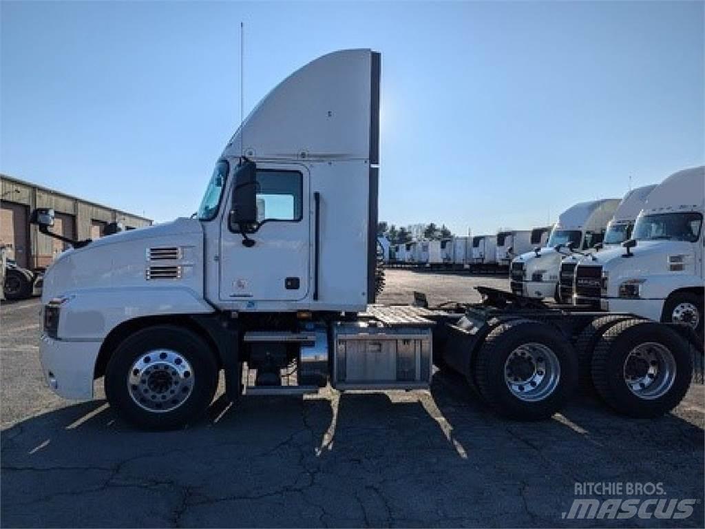 Mack AN64T Τράκτορες