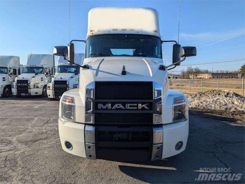 Mack AN64T Τράκτορες