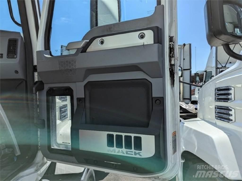 Mack AN64T Τράκτορες