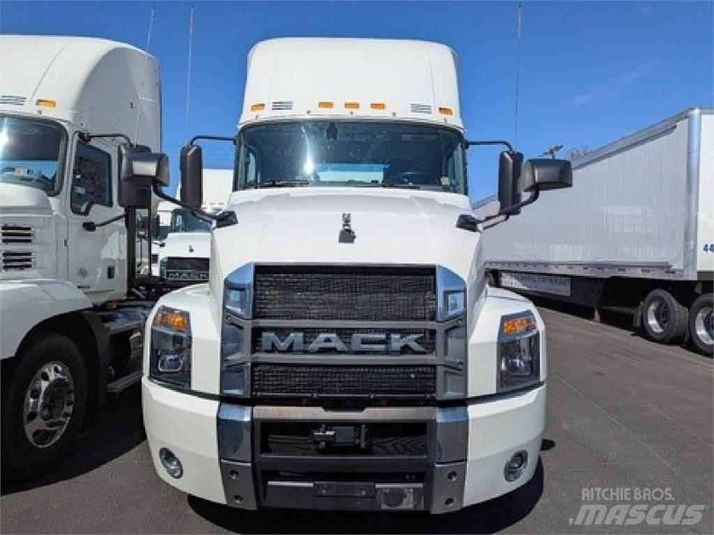 Mack AN64T Τράκτορες