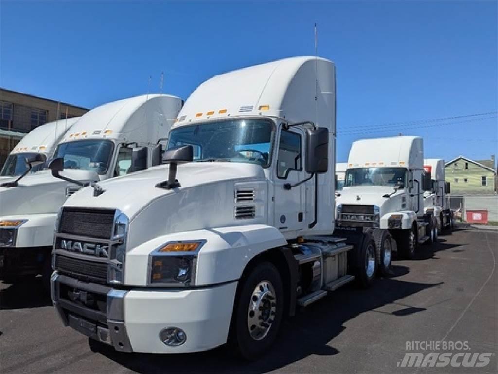 Mack AN64T Τράκτορες