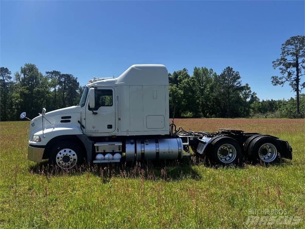 Mack CXU 613 Τράκτορες