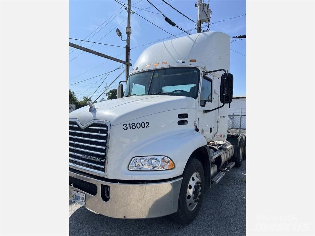 Mack CXU613 Τράκτορες