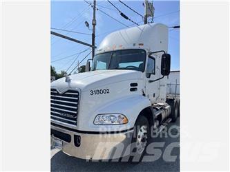 Mack CXU613 Τράκτορες