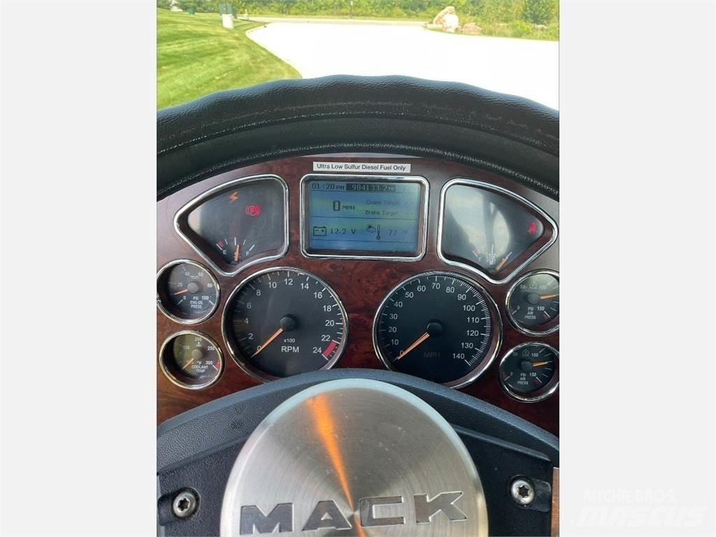 Mack CXU613 Τράκτορες