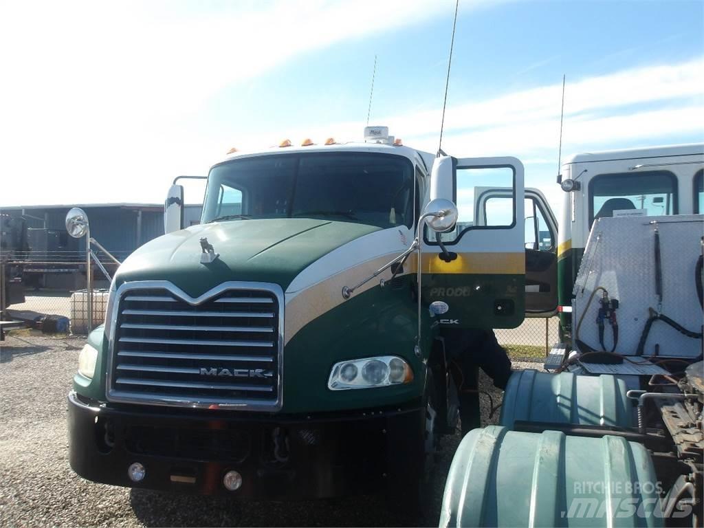 Mack CXU613 Τράκτορες