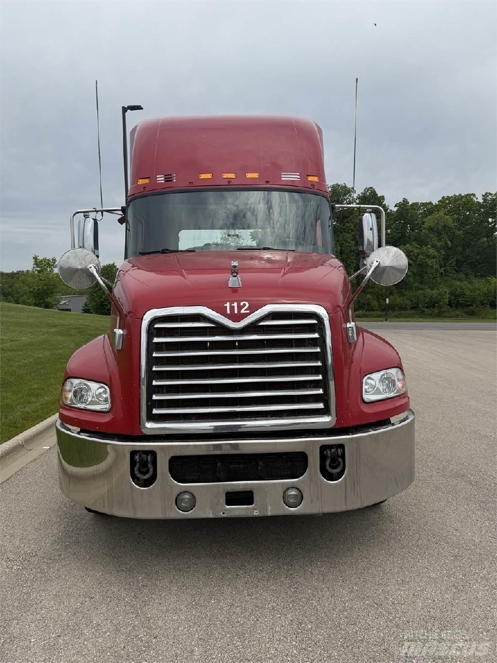 Mack CXU613 Τράκτορες