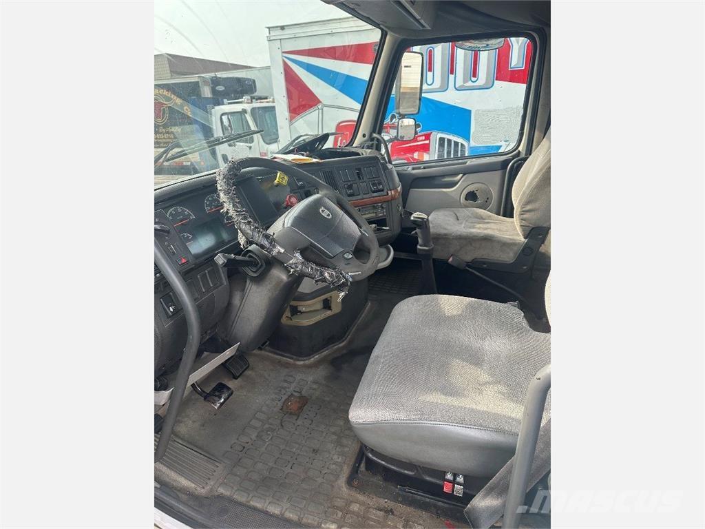 Volvo VNL Τράκτορες