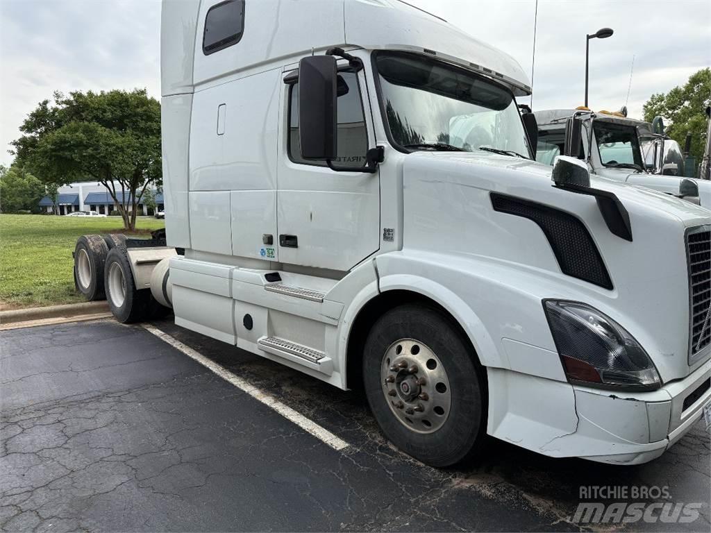Volvo VNL64T670 Τράκτορες