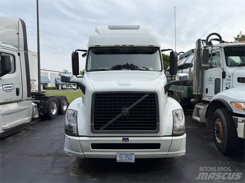 Volvo VNL64T670 Τράκτορες