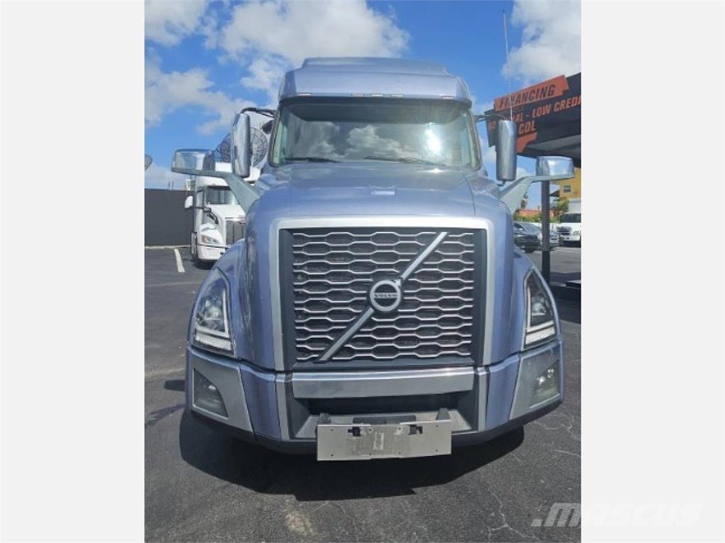 Volvo VNL64T760 Τράκτορες